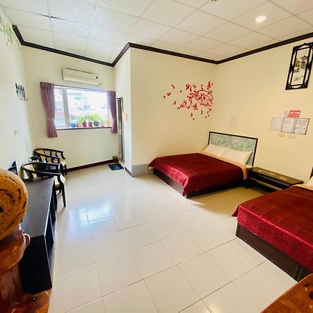 Sunmoonlake Sunflower House Юйчі Екстер'єр фото