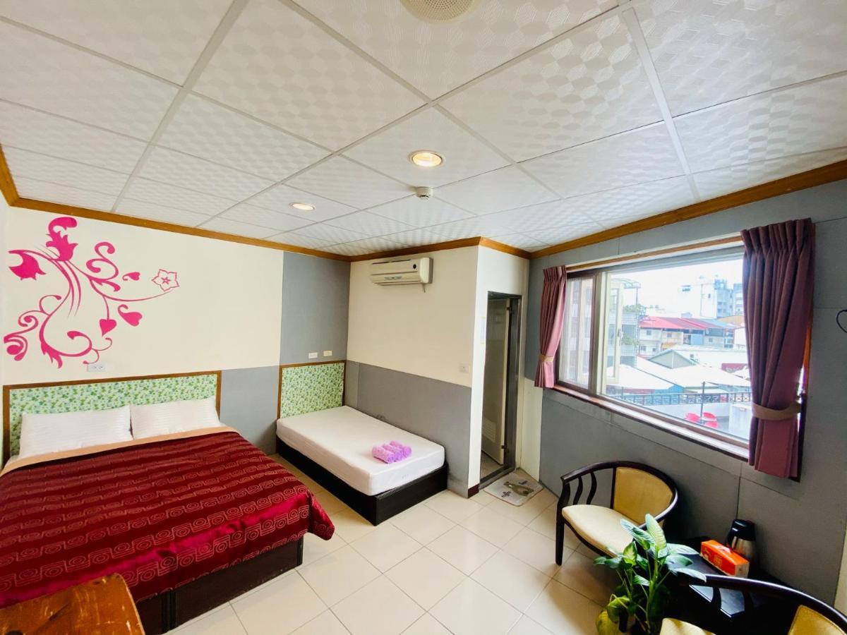 Sunmoonlake Sunflower House Юйчі Екстер'єр фото