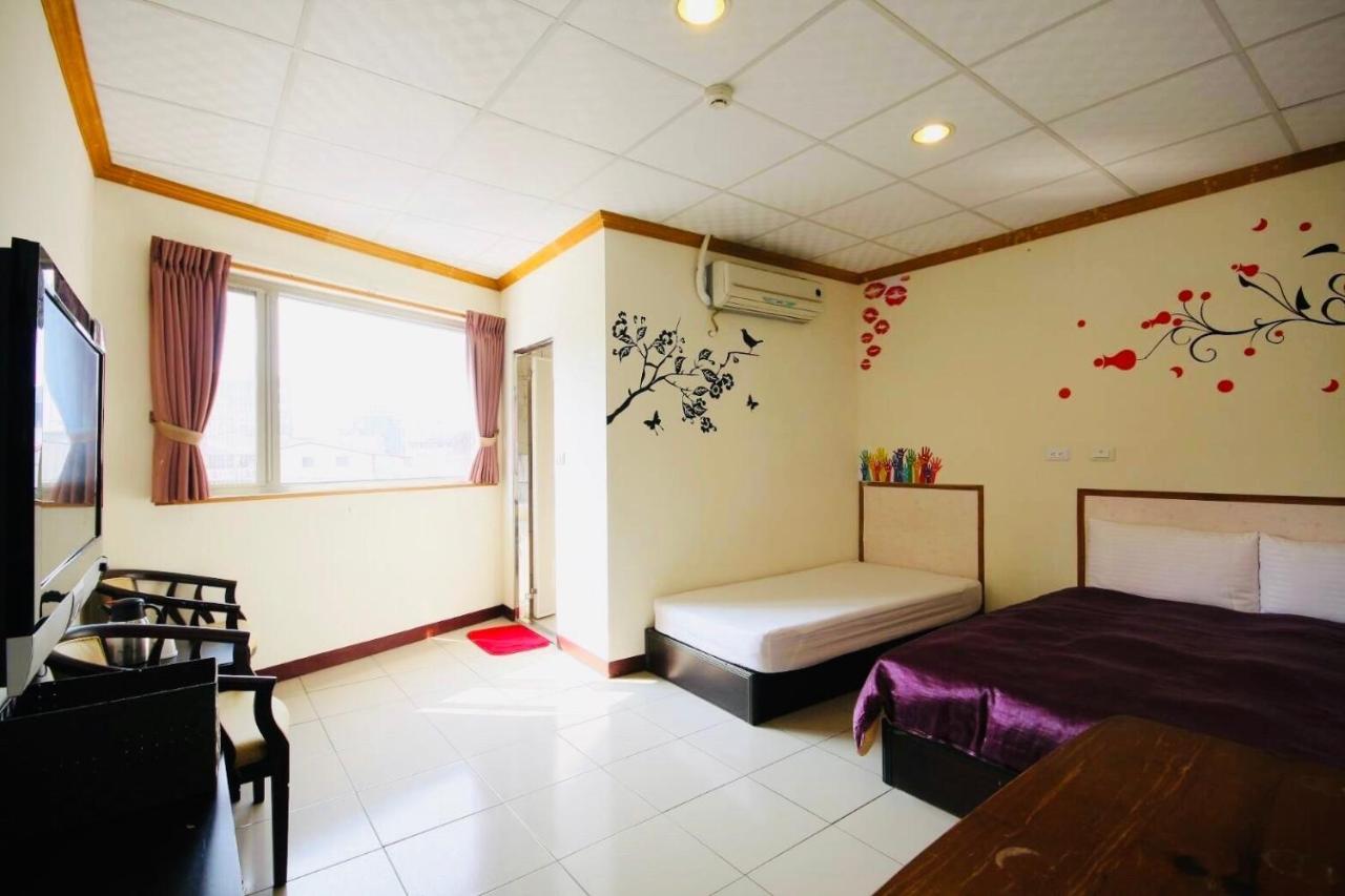 Sunmoonlake Sunflower House Юйчі Екстер'єр фото