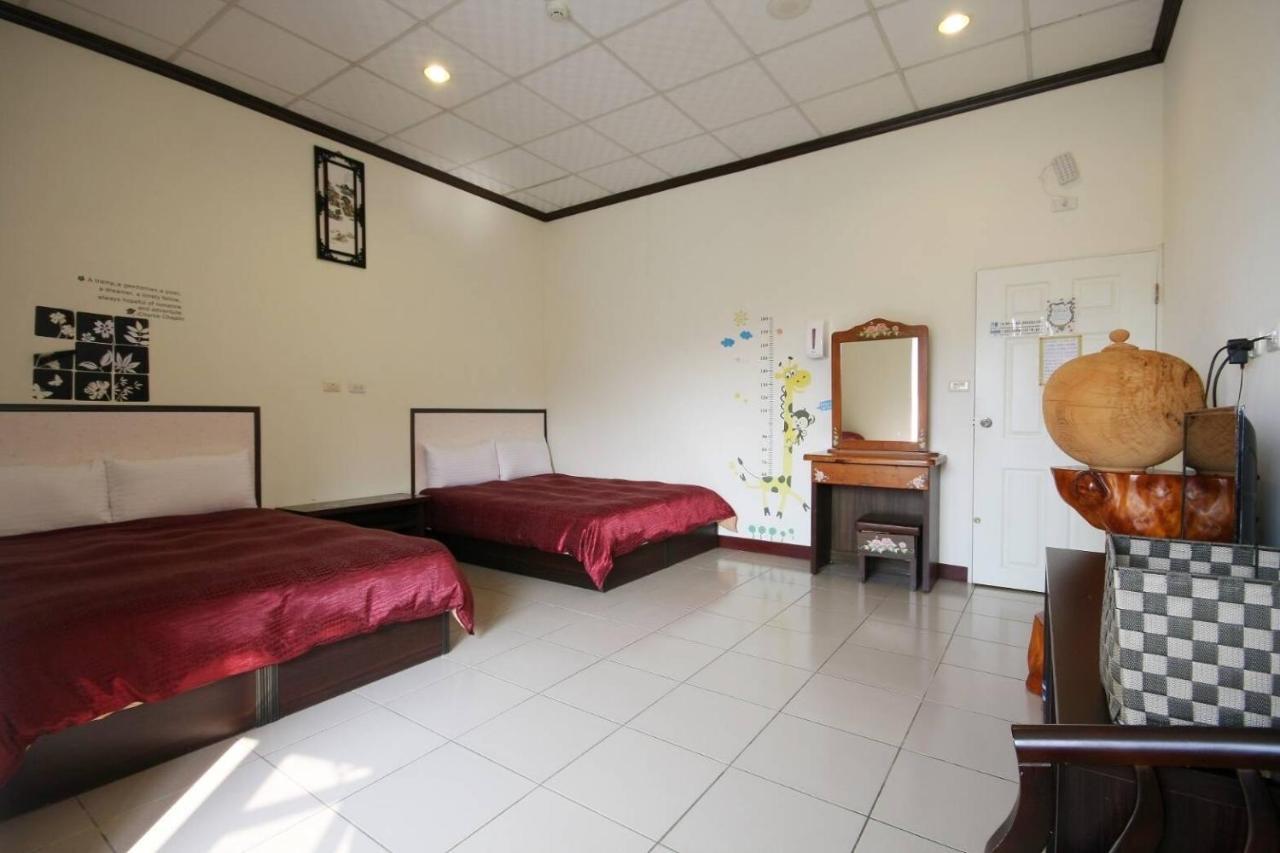 Sunmoonlake Sunflower House Юйчі Екстер'єр фото