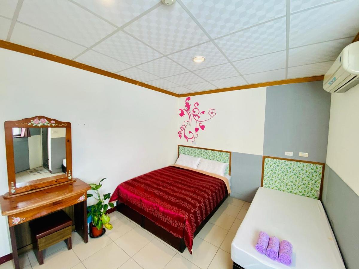 Sunmoonlake Sunflower House Юйчі Екстер'єр фото