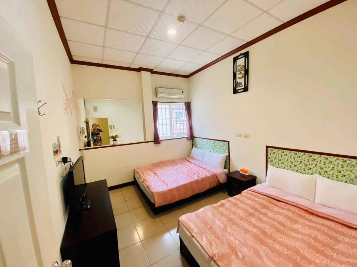 Sunmoonlake Sunflower House Юйчі Екстер'єр фото