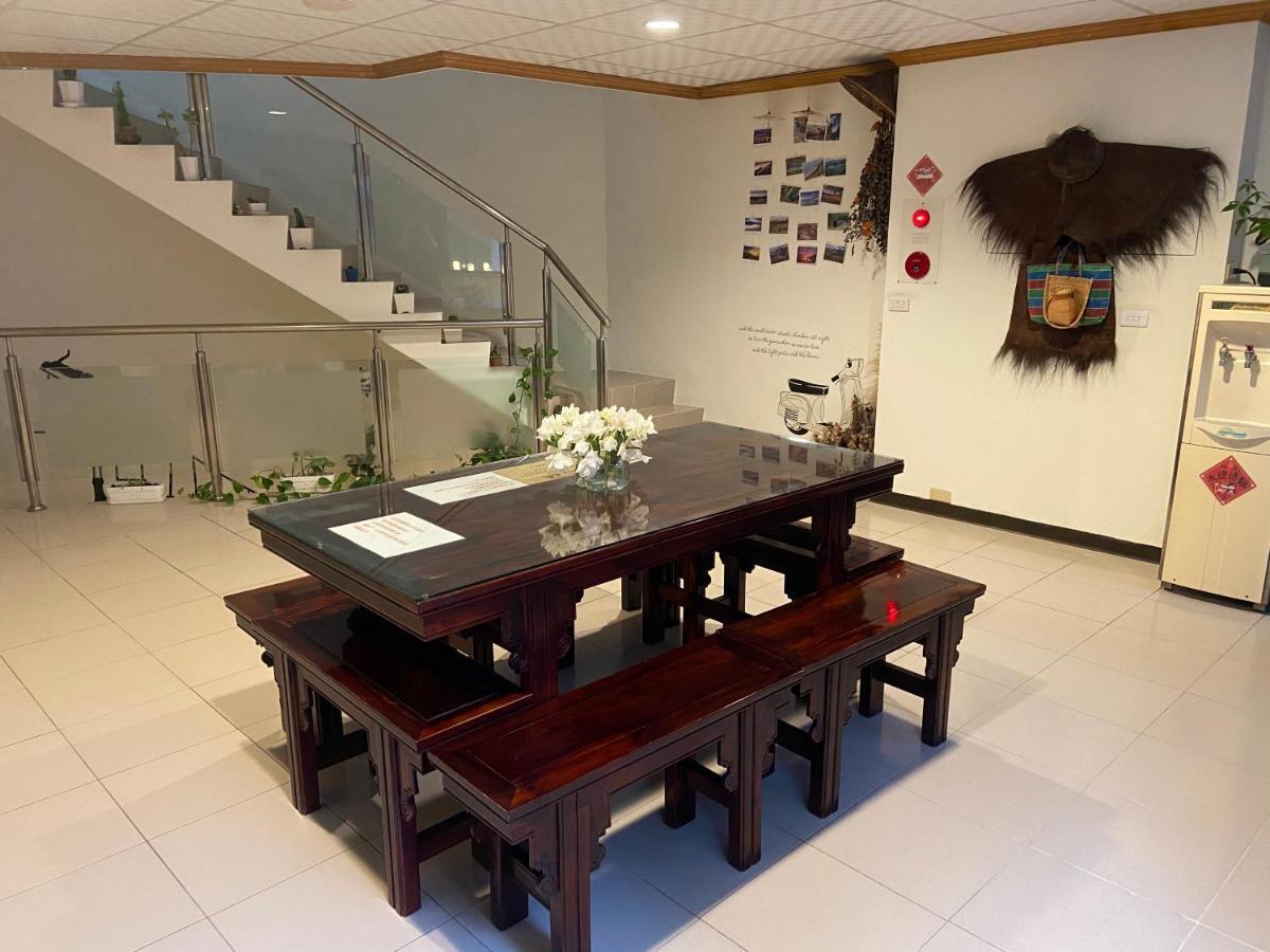 Sunmoonlake Sunflower House Юйчі Екстер'єр фото